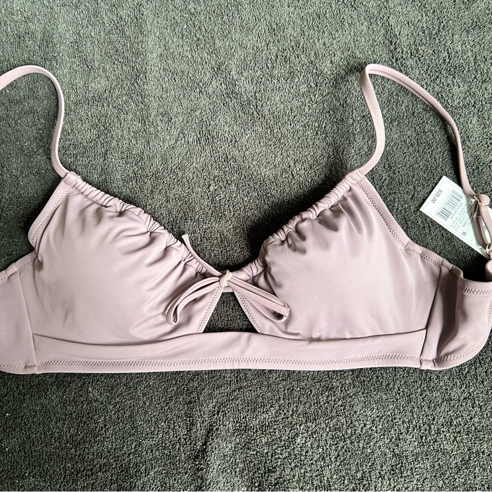 Shade & Shore Ruched Bikini Top with Front Keyhole Detail Hook Back Closure 36B - Picture 8 of 13